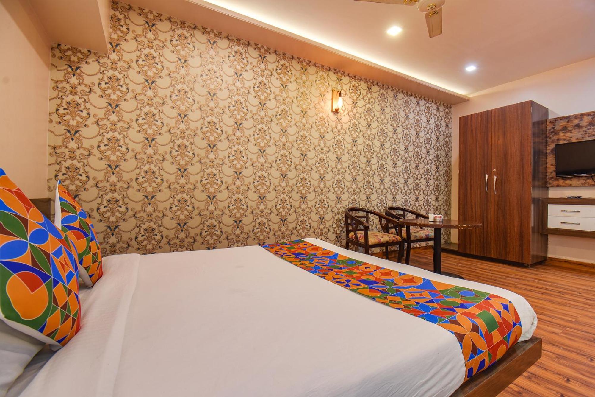 Fabexpress Glory - Nr Skywalk Bridge Hotel Pimpri-Chinchwad Exterior photo